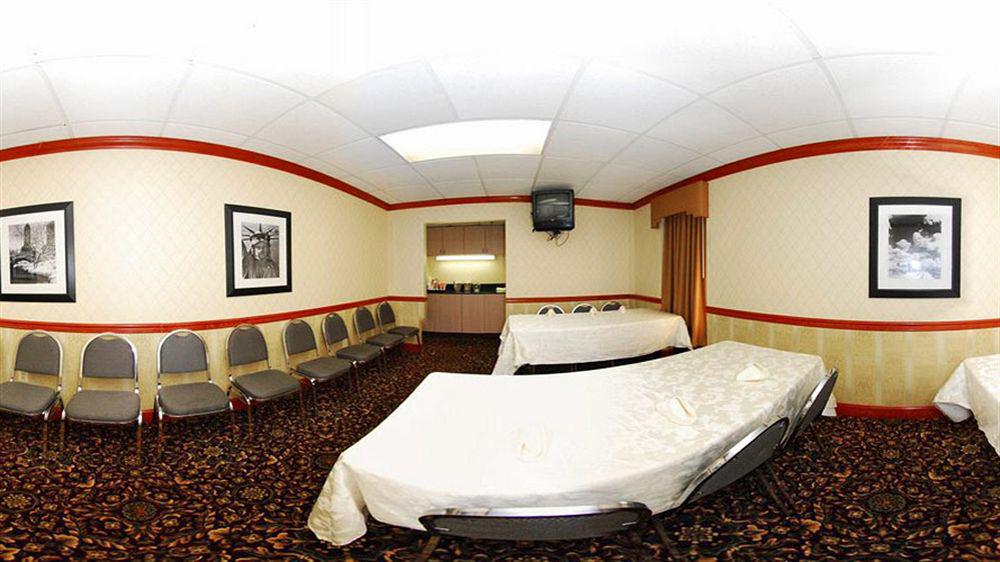 Clarion Pointe Research Triangle Park 3* Durham
