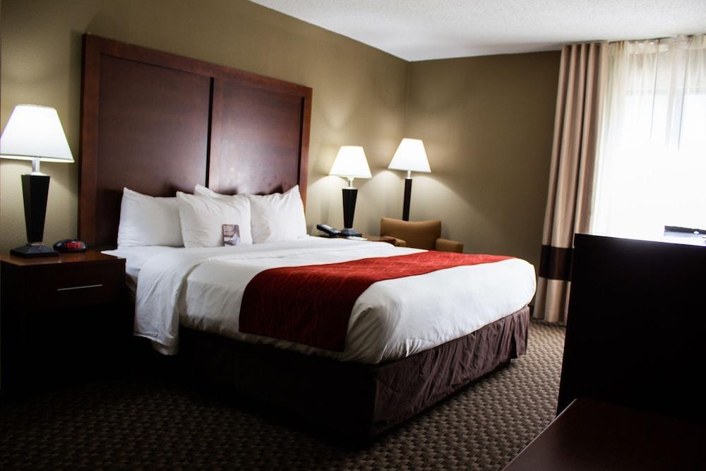 Clarion Pointe Research Triangle Park 3*